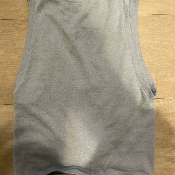 Wilfred free/ aritzia light blue long crop top / sleeveless - Picture 3 of 3
